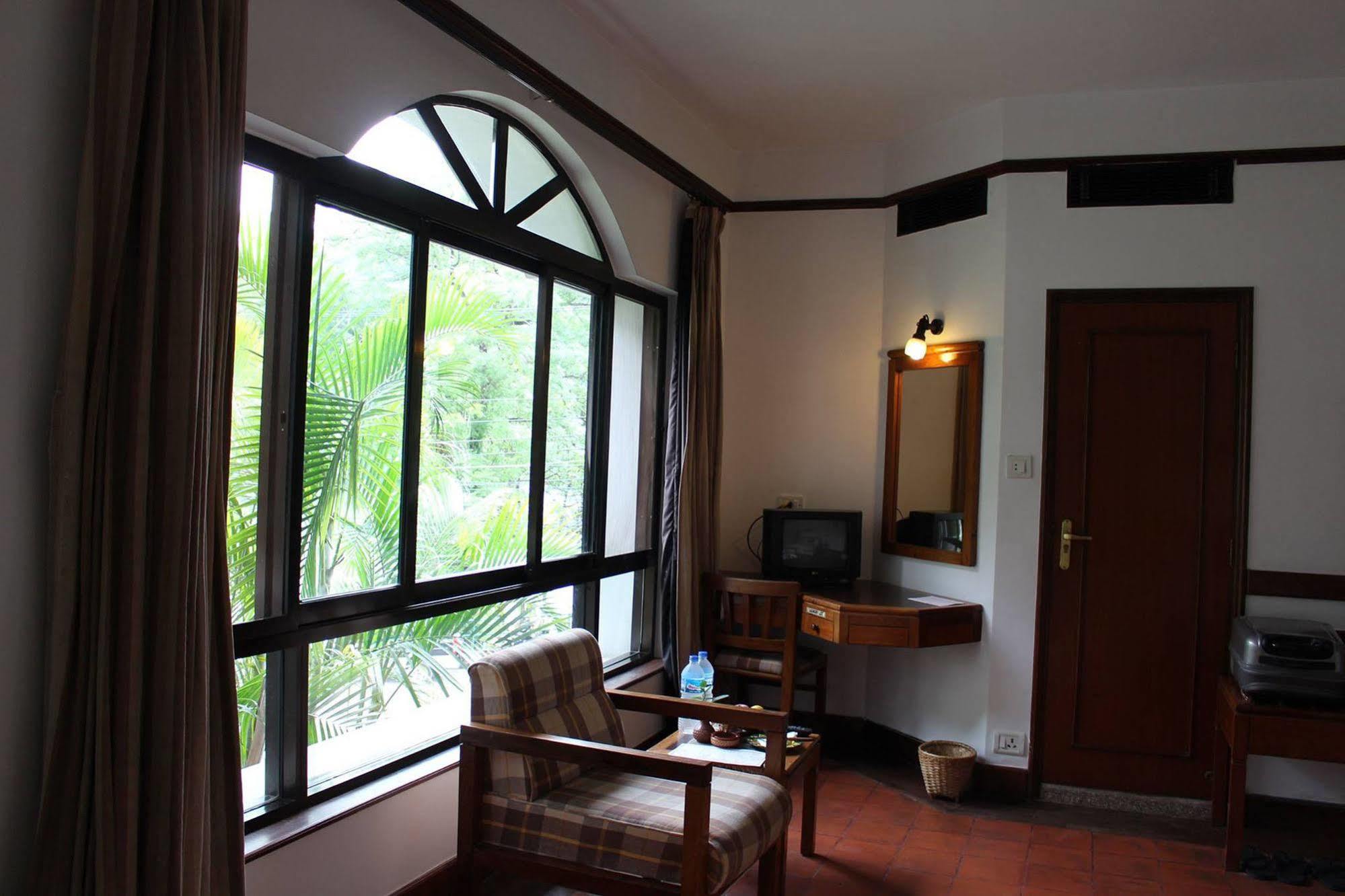 Trek-O-Tel Otel Pokhara Dış mekan fotoğraf